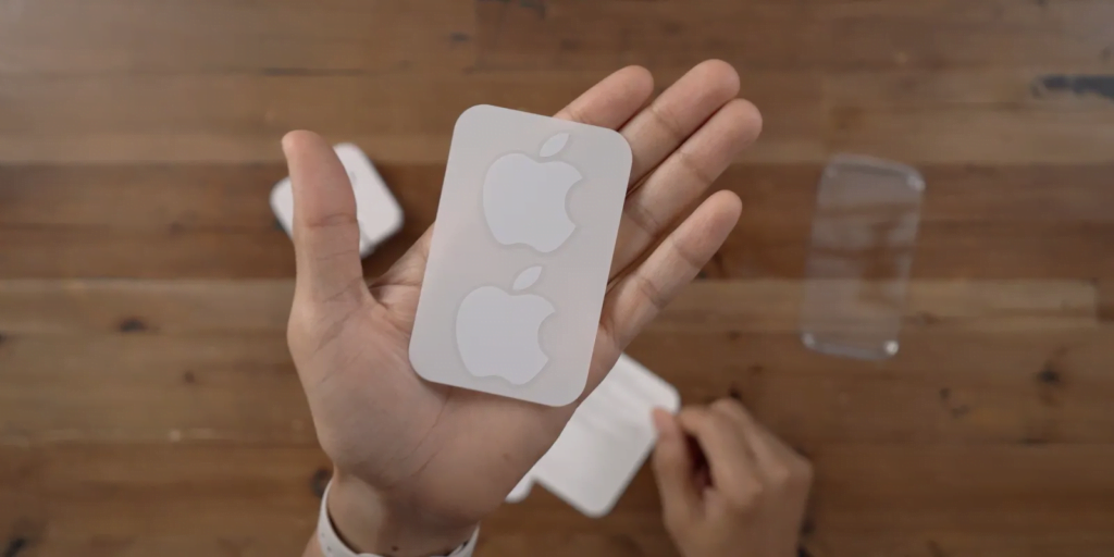 Apple Removes Stickers in iPhone 16 and iPhone 16 Pro Boxes